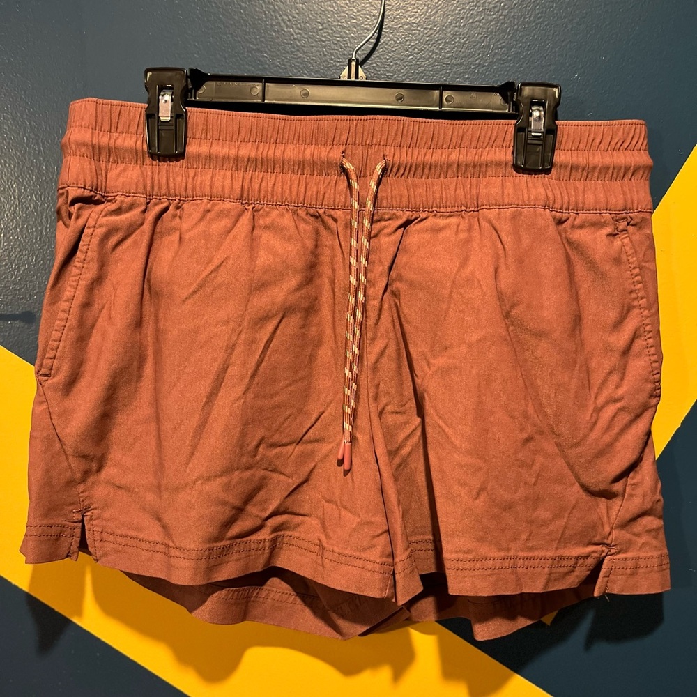 Avalanche Brick Red 3.5" Inseam Shorts EUC